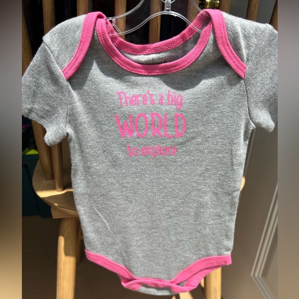 Kidtopia “There’s a Big World to Explore” Onesie- Size 12 months